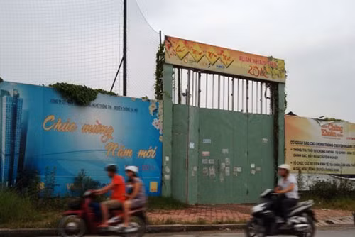 Việc treo pano, áp phích cũng như những băng rôn khẩu hiệu là một việc làm cần thiết của bất cứ thành phố nào. Ngoài công tác quảng bá, các khẩu hiệu này còn có chức năng giáo dục, định hướng... Việc treo pano, áp phích cũng như những băng rôn khẩu hiệu là một việc làm cần thiết của bất cứ thành phố nào. Ngoài công tác quảng bá, các khẩu hiệu này còn có chức năng giáo dục, định hướng...