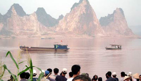 13h30 chiều 24/10/2006, trên địa bàn xã Tu Vũ, huyện Thanh Thuỷ đã xảy ra một vụ tai nạn đường thuỷ nghiêm trọng làm 7 người chết và 10 người mất tích.