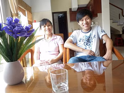Thủ khoa nghèo "ra đồng" cùng mẹ năm lên 2 tuổi ảnh 4 Tân thủ khoa Trường ĐH Y Dược Huế ước mơ giúp bệnh nhân nghèo