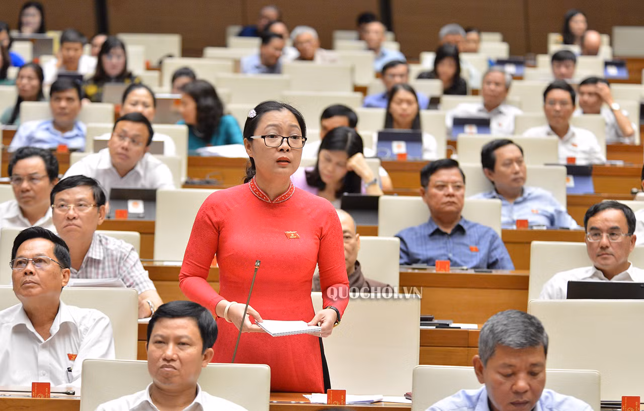 Đại biểu Nguyễn Thị Quyên Thanh - Đoàn Đại biểu Quốc hội tỉnh Vĩnh Long, Phó chủ tịch Ủy ban nhân dân tỉnh Vĩnh Long (ảnh: quochoi.vn)