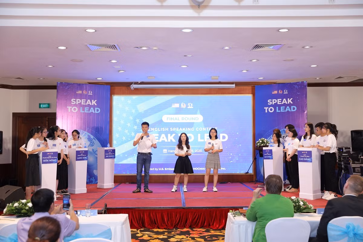 Phần tranh tài của đội trường Trung học phổ thông chuyên Thoại Ngọc Hầu (An Giang)
