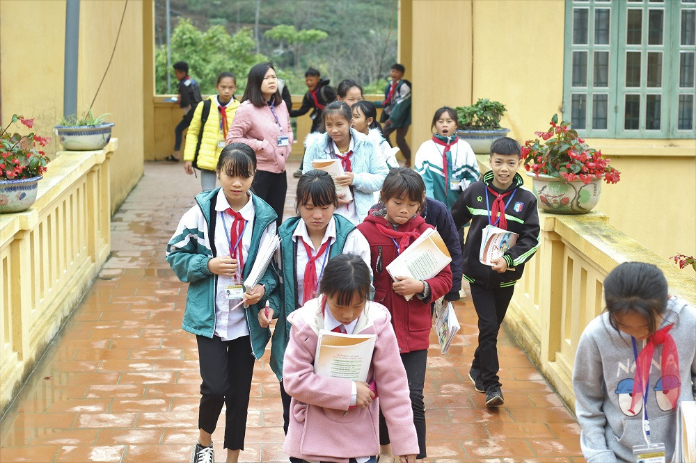 Học sinh bán trú tại trường cấp 2 thị trấn Mường Khương. Đối với những học sinh ở xa, khoảng 30 em sau mỗi buổi học sẽ ăn và ở tại trường (Ảnh:Đức Minh)