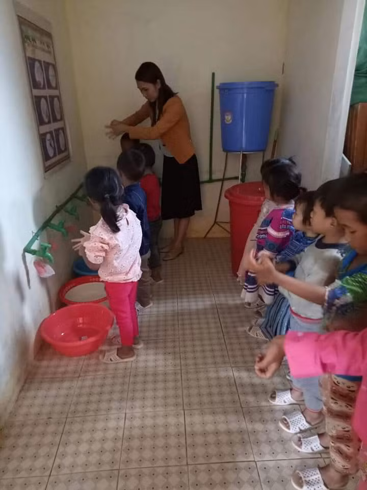 Thương yêu, chăm sóc học sinh từng chút một (Ảnh:V.N) Thương yêu, chăm sóc học sinh từng chút một (Ảnh:V.N)