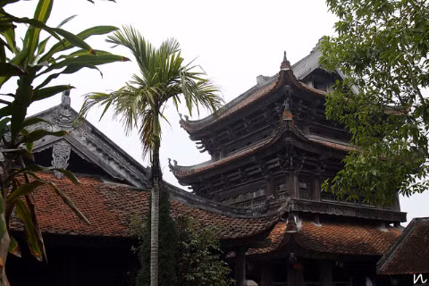 Chùa Keo thờ Đại sư Không Lộ - một trong đại tổ của dòng Phật giáo Việt Nam; một danh y được truyền tụng chữa "Bách bệnh tiêu tán, vạn bệnh tiêu trừ"; một nhà thơ lớn thời Lý... Ngoài ra, chùa này còn có bàn thờ bà Lại Thị Ngọc Lễ, cất công mua gỗ tốt, tìm thuê thợ giỏi dựng điện thờ Phật.