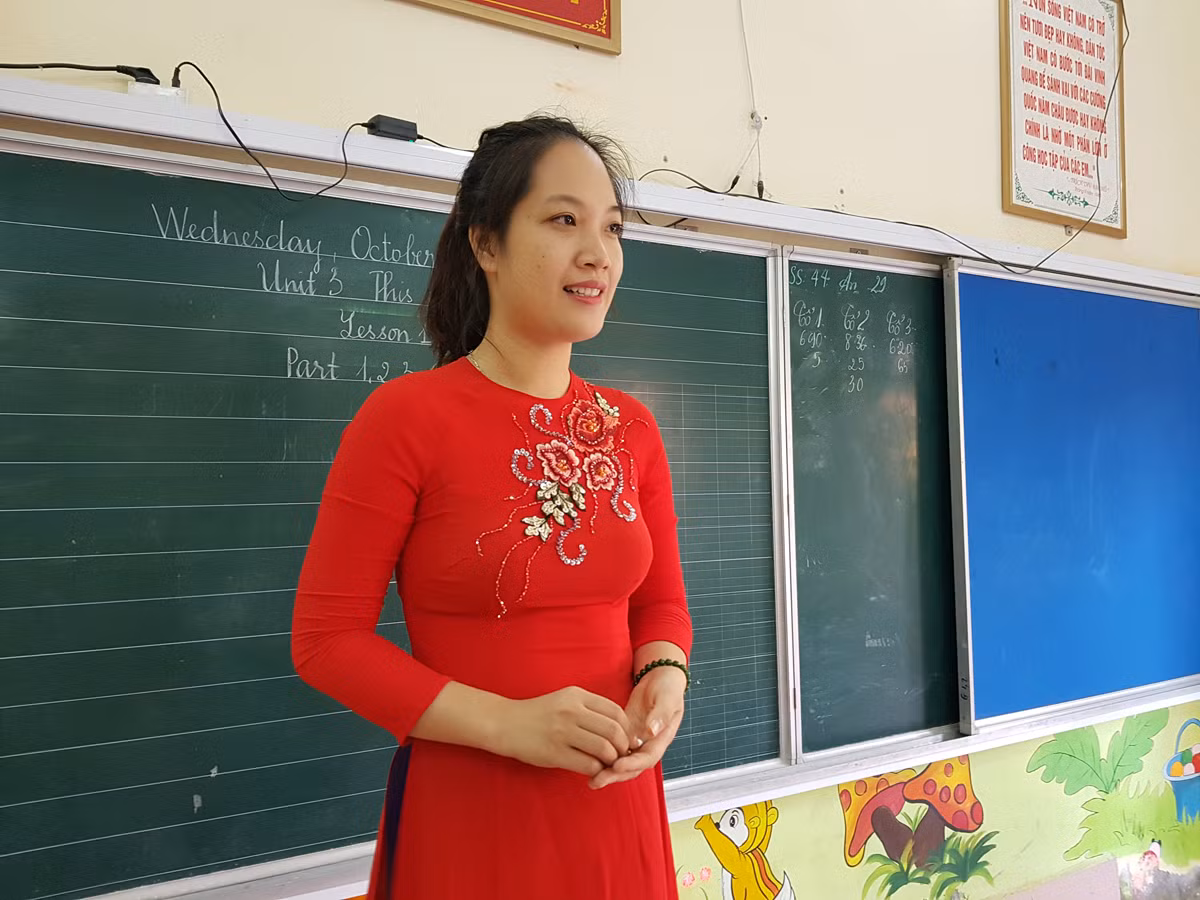 Cô giáo Nguyễn Thị Ngọc Anh, giáo viên tiếng Anh của Trường Tiểu học Hải Thành (Ảnh: Lã Tiến) Cô giáo Nguyễn Thị Ngọc Anh, giáo viên tiếng Anh của Trường Tiểu học Hải Thành (Ảnh: Lã Tiến)