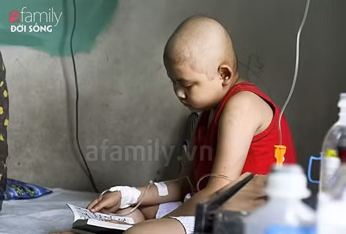 Bé Nguyễn Thành Đức say sưa bên cuốn truyện Doremon. Xem thêm: 13 lời khuyên để bạn có giấc ngủ sâu Bé Nguyễn Thành Đức say sưa bên cuốn truyện Doremon. Xem thêm: 13 lời khuyên để bạn có giấc ngủ sâu