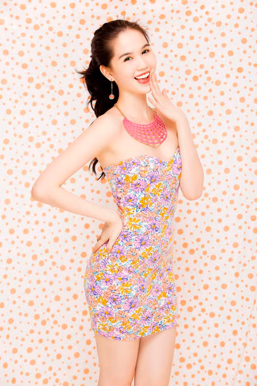 Cột cao mái tóc trong bộ ảnh mới, Ngọc Trinh đáng yêu như một cô búp bê. (theo Ngôi sao) Xem thêm:Cận cảnh: Chặng đường nhan sắc của Ngọc Trinh - Mai Phương Thúy Cột cao mái tóc trong bộ ảnh mới, Ngọc Trinh đáng yêu như một cô búp bê. (theo Ngôi sao) Xem thêm:Cận cảnh: Chặng đường nhan sắc của Ngọc Trinh - Mai Phương Thúy