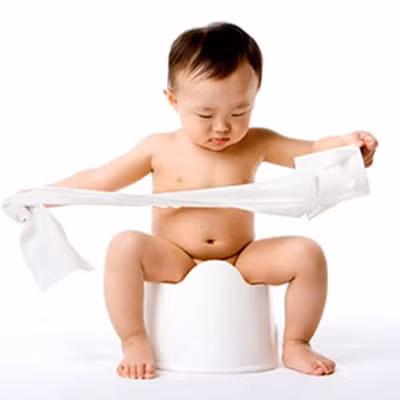 Phòng bệnh tiêu chảy, nên cho con bú mẹ hoàn toàn trong 4-6 tháng đầu để trẻ hấp thu các kháng thể. Cung cấp cho trẻ các loại vitamin và các loại nguyên tố vi lượng như kẽm, sắt, đồng, acid folic... Và quan trọng hơn cả là khi chế biến thức ăn cho trẻ, các bậc cha mẹ phải chú ý tới việc chế biến, việc bảo quản thức ăn và nguồn nước phải được bảo đảm vệ sinh.(Ảnh: ITN) Xem thêm: Chùm ảnh: Sự nguy hiểm của việc sâu răng ở trẻ Phòng bệnh tiêu chảy, nên cho con bú mẹ hoàn toàn trong 4-6 tháng đầu để trẻ hấp thu các kháng thể. Cung cấp cho trẻ các loại vitamin và các loại nguyên tố vi lượng như kẽm, sắt, đồng, acid folic... Và quan trọng hơn cả là khi chế biến thức ăn cho trẻ, các bậc cha mẹ phải chú ý tới việc chế biến, việc bảo quản thức ăn và nguồn nước phải được bảo đảm vệ sinh.(Ảnh: ITN) Xem thêm: Chùm ảnh: Sự nguy hiểm của việc sâu răng ở trẻ