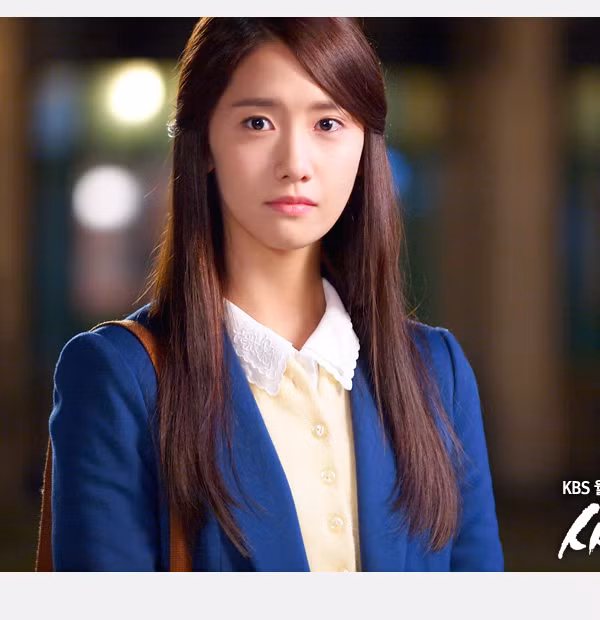 Mong manh, dịu dàng, thuần khiết là những mỹ từ người hâm mộ dành tặng YoonA mỗi khi nhắc đến cô. Không giống với nhiều sao nữ khác, phải cậy nhờ dao kéo để xinh đẹp, vẻ đẹp của YoonA hoàn toàn tự nhiên. (Ảnh HB) Xem thêm: Cơn sốt 'thiên sứ 9X': Đẹp như mỹ nhân cổ trang Trung Hoa