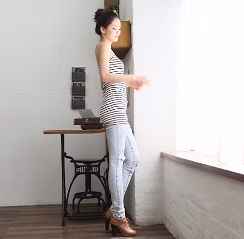Hãy cùng khoe dáng với các kiểu áo ôm sát giúp khoe vòng eo thon. Xem thêm: Cơn sốt 'thiên sứ 9X': Da trắng như tuyết, môi đỏ như... Hãy cùng khoe dáng với các kiểu áo ôm sát giúp khoe vòng eo thon. Xem thêm: Cơn sốt 'thiên sứ 9X': Da trắng như tuyết, môi đỏ như...