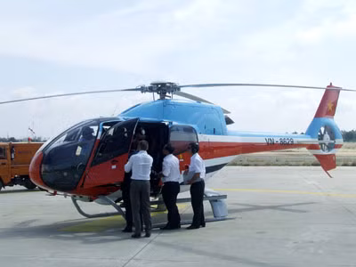 Làm công tác chuẩn bị trước giờ huấn luyện bay Làm công tác chuẩn bị trước giờ huấn luyện bay