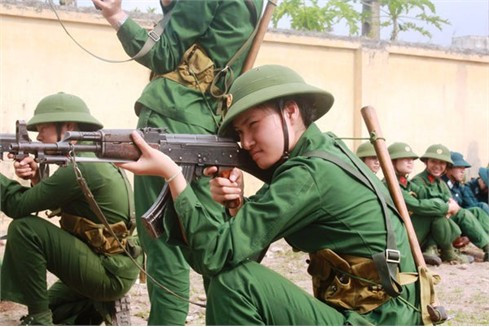”Kề vai áp má – nín thở bóp cò”