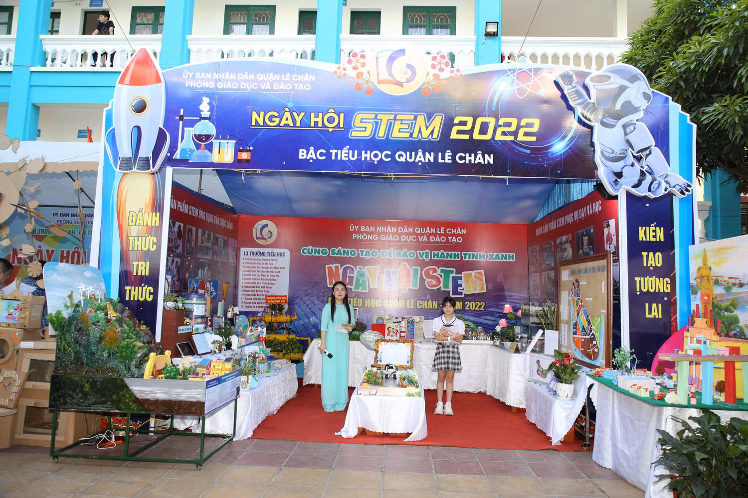 Ngày hội STEM - STEAM quận Lê Chân năm học 2022-2023 thu hút gần 100 sản phẩm tham dự (Ảnh: PNC) Ngày hội STEM - STEAM quận Lê Chân năm học 2022-2023 thu hút gần 100 sản phẩm tham dự (Ảnh: PNC)