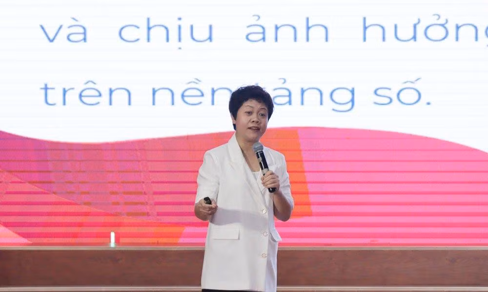 Chuyên gia Chu Thị Cẩm Thơ - Trưởng ban nghiên cứu đánh giá giáo dục, Viện khoa học giáo dục Việt Nam chia sẻ tại hội thảo (Ảnh: LT)