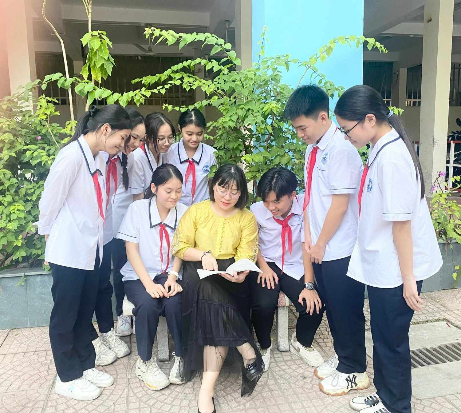 Cô giáo Hứa Thanh Mai chú trọng xây dựng nền nếp, kỷ cương trong trường học (Ảnh: LT)