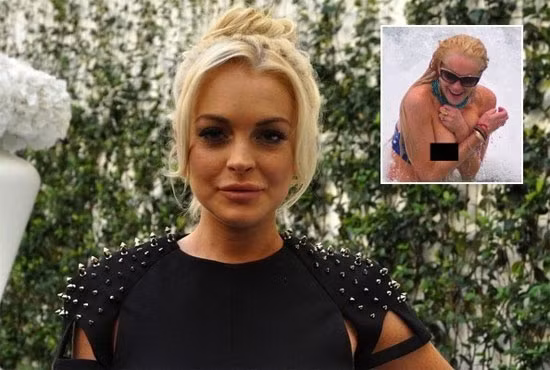 Sự cố nhớ đời của Lindsay Lohan khi bị sóng đánh tụt ngực Sự cố nhớ đời của Lindsay Lohan khi bị sóng đánh tụt ngực