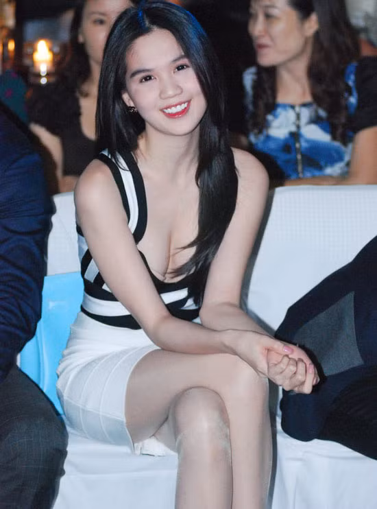... hay trễ nải quá thế này cũng khiên 'nữ hoàng nội y' Ngọc Trinh nhiều phen lao đao.