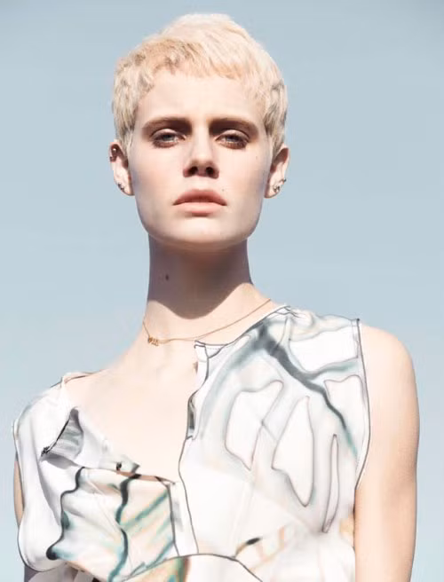 Tóc pixie Mái tóc pixie gợi cho ta nghĩ tới những nữ diễn viên xinh đẹp mà phong cách Emma Watson hay Ginnifer Goodwin. Chúng sẽ giúp tôn lên chiếc cổ cao thanh tú của bạn.