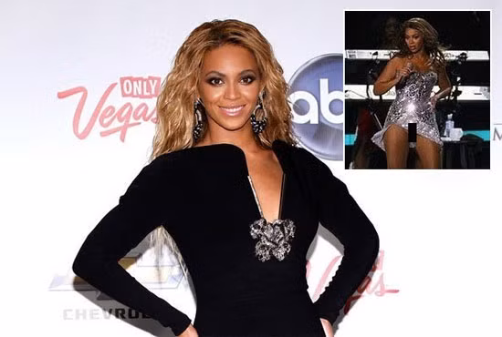 Beyonce diện váy ngắn cũn cỡn lên sân khấu biểu diễn khiến cô lộ cả đồ lót Beyonce diện váy ngắn cũn cỡn lên sân khấu biểu diễn khiến cô lộ cả đồ lót