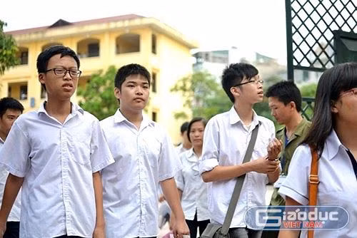 Từ năm học 2019-2020, thí sinh thi tuyển sinh vào lớp 10 tại Hà Nội sẽ phải thi 3 bài thi gồm 2 bài thi độc lập Toán, Ngữ văn và 1 bài thi tổ hợp. (Ảnh: giaoduc.net.vn) Từ năm học 2019-2020, thí sinh thi tuyển sinh vào lớp 10 tại Hà Nội sẽ phải thi 3 bài thi gồm 2 bài thi độc lập Toán, Ngữ văn và 1 bài thi tổ hợp. (Ảnh: giaoduc.net.vn)