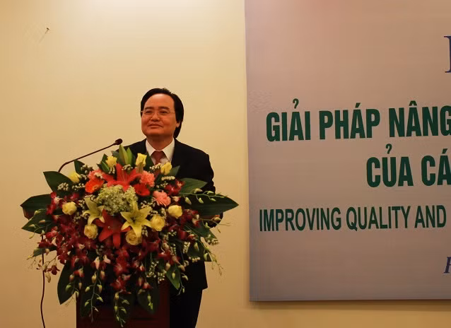 Bộ trưởng Nhạ khẳng định, nhiều cơ sở giáo dục tên là trường đại học mà bây giờ thành trung cấp bậc đại học dẫn đến chất lượng giáo dục đại học “vàng thau lẫn lộn”. (Ảnh: Thùy Linh)