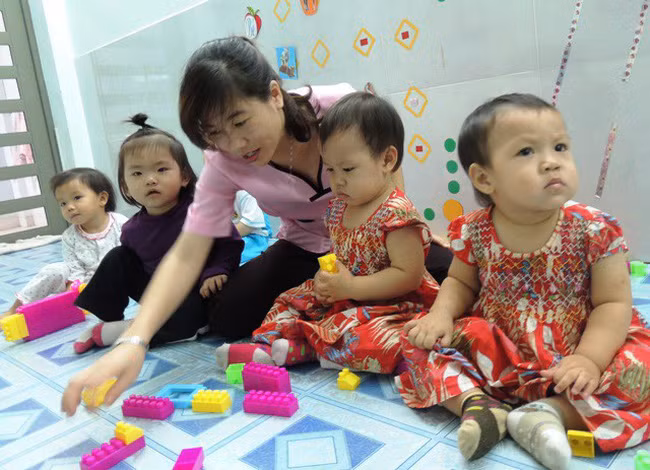 Chuẩn Hiệu trưởng trường mầm non bao gồm 5 tiêu chuẩn, 15 tiêu chí (Ảnh minh họa: VTV) Chuẩn Hiệu trưởng trường mầm non bao gồm 5 tiêu chuẩn, 15 tiêu chí (Ảnh minh họa: VTV)