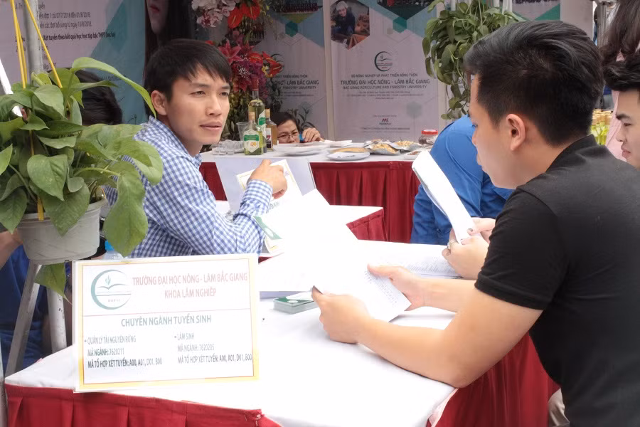 Trường sẽ bị dừng tuyển sinh nếu cố tình xét tuyển “tổ hợp lạ” ảnh 1