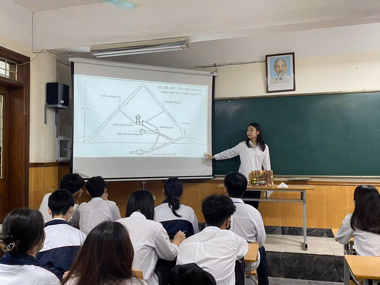 Từng bước ứng dụng công nghệ vào học tập, góp phần thực hiện xây dựng "Trường học hạnh phúc - thông minh". (Ảnh: Nhân vật cung cấp).
