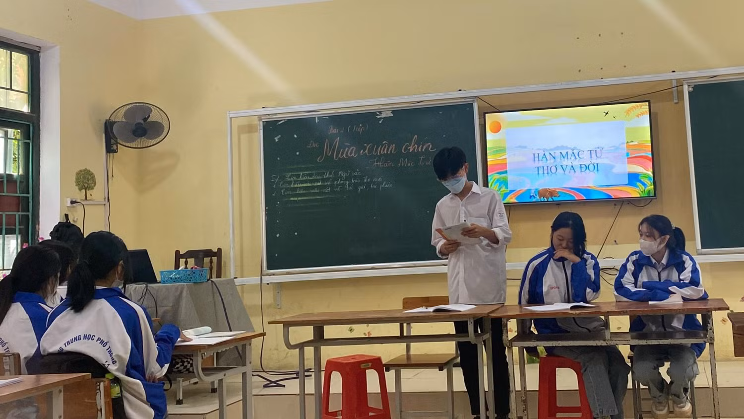 Tiết học Ngữ văn sử dụng kỹ thuật "Hỏi chuyên gia" của học sinh Trường Trung học phổ thông Cẩm Lý (tỉnh Bắc Giang). Ảnh: Nhà trường cung cấp.