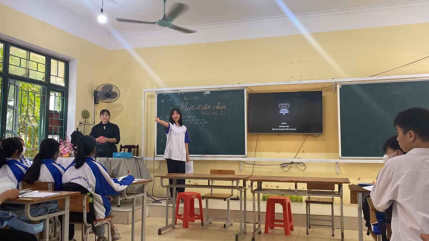 Hoạt động trong tiết học môn Ngữ văn của cô giáo Phạm Thị Linh. (Ảnh: Nhân vật cung cấp).