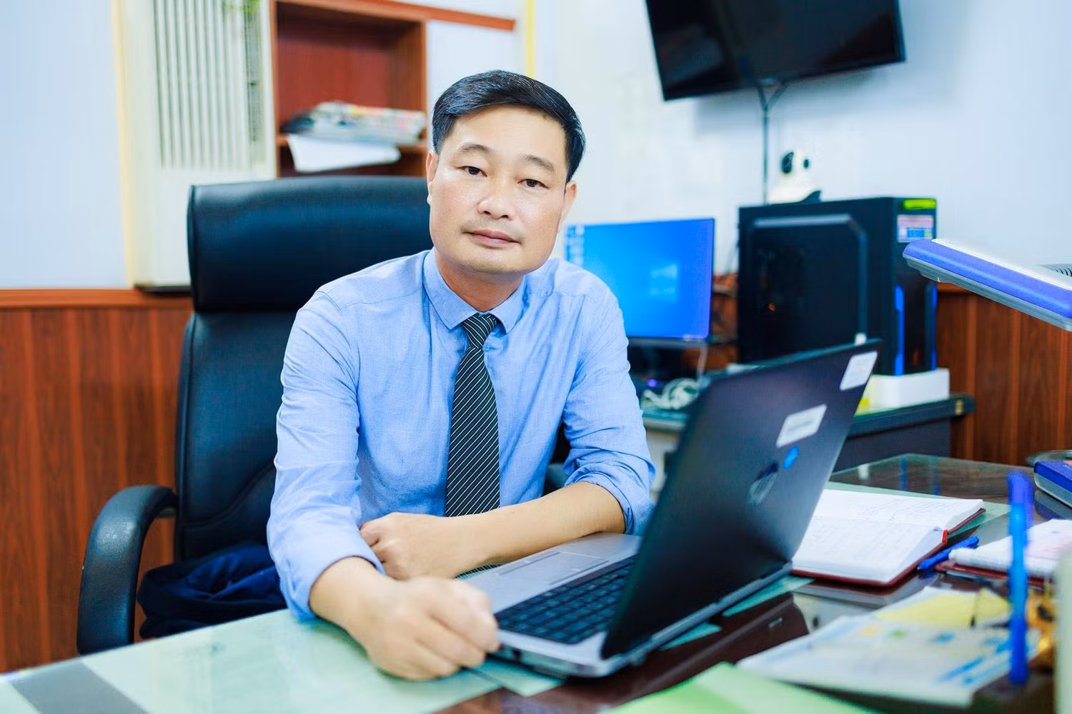 Thầy Nguyễn Hải Sơn - Hiệu trưởng Trường Trung học cơ sở Hải Xuân, Nam Định. Ảnh: Nhân vật cung cấp. Thầy Nguyễn Hải Sơn - Hiệu trưởng Trường Trung học cơ sở Hải Xuân, Nam Định. Ảnh: Nhân vật cung cấp.