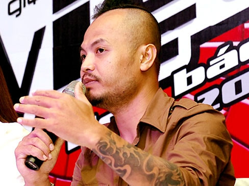 Trước phản ứng gay gắt của người hâm mộ, cho rằng Trần Lập đã đánh mất chính mình, anh chia sẻ: “Tôi nghĩ, những khán giả đã biết tôi nhiều năm sẽ không dễ bị những thông tin không rõ ràng làm lung lay. Thế hệ khán giả trẻ hơn, họ biết về tôi ít hơn nên ít nhiều họ bị tác động bởi tin tức không đúng về tôi trong thời gian này. Phản ứng dây chuyền của đám đông cứ thế diễn biến nặng dần, tự bản thân tôi không phải là người có quyền lực để bắt họ phải thế này hay thế khác.”