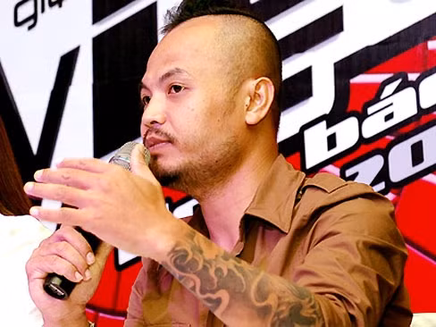 Trước phản ứng gay gắt của người hâm mộ, cho rằng Trần Lập đã đánh mất chính mình, anh chia sẻ: “Tôi nghĩ, những khán giả đã biết tôi nhiều năm sẽ không dễ bị những thông tin không rõ ràng làm lung lay. Thế hệ khán giả trẻ hơn, họ biết về tôi ít hơn nên ít nhiều họ bị tác động bởi tin tức không đúng về tôi trong thời gian này. Phản ứng dây chuyền của đám đông cứ thế diễn biến nặng dần, tự bản thân tôi không phải là người có quyền lực để bắt họ phải thế này hay thế khác.” Trước phản ứng gay gắt của người hâm mộ, cho rằng Trần Lập đã đánh mất chính mình, anh chia sẻ: “Tôi nghĩ, những khán giả đã biết tôi nhiều năm sẽ không dễ bị những thông tin không rõ ràng làm lung lay. Thế hệ khán giả trẻ hơn, họ biết về tôi ít hơn nên ít nhiều họ bị tác động bởi tin tức không đúng về tôi trong thời gian này. Phản ứng dây chuyền của đám đông cứ thế diễn biến nặng dần, tự bản thân tôi không phải là người có quyền lực để bắt họ phải thế này hay thế khác.”