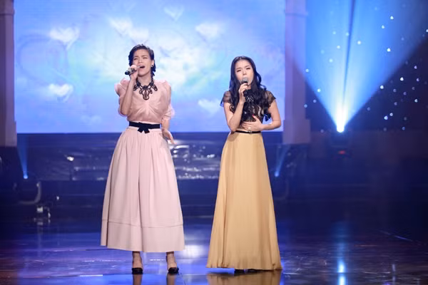 Ngoài đời, nữ giám khảo The Voice và Lệ Quyên cũng là hai người bạn rất thân thiết. Vẻ đẹp mặn mà, sang trọng của họ trên sân khấu khiến khán giả ngất ngây. (Theo ione) Ngoài đời, nữ giám khảo The Voice và Lệ Quyên cũng là hai người bạn rất thân thiết. Vẻ đẹp mặn mà, sang trọng của họ trên sân khấu khiến khán giả ngất ngây. (Theo ione)
