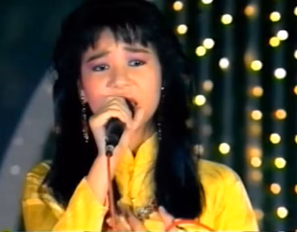 Lại thêm một số bức hình Thu Minh thời trẻ khiến người hâm mộ "phát sốt". Lại thêm một số bức hình Thu Minh thời trẻ khiến người hâm mộ "phát sốt".