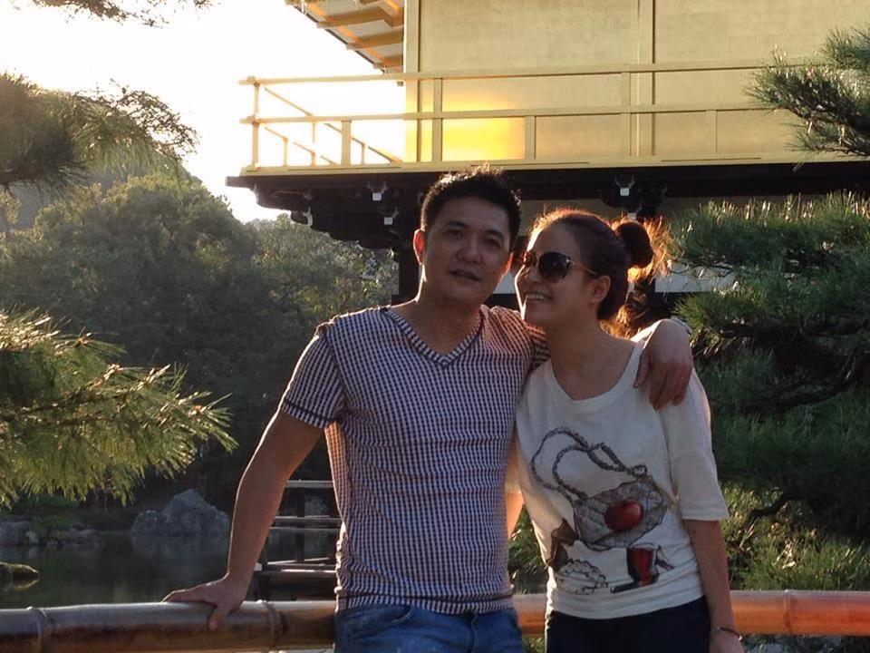 Anh chàng này không còn xa lạ đối với người hâm mộ, 2 người thường xuyên sánh vai tới các sự kiện. Dường như Hoàng Thùy Linh đã tìm được bến đỗ bình yên cho mình.