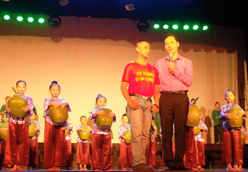 NSND Đặng Hùng nói: "Hơn 10 năm trước, xem cậu bé Chí Anh biểu diễn, tôi đã dự đoán cậu sẽ trở thành một tài năng lớn của nền múa Việt Nam và hôm nay đã thành hiện thực".