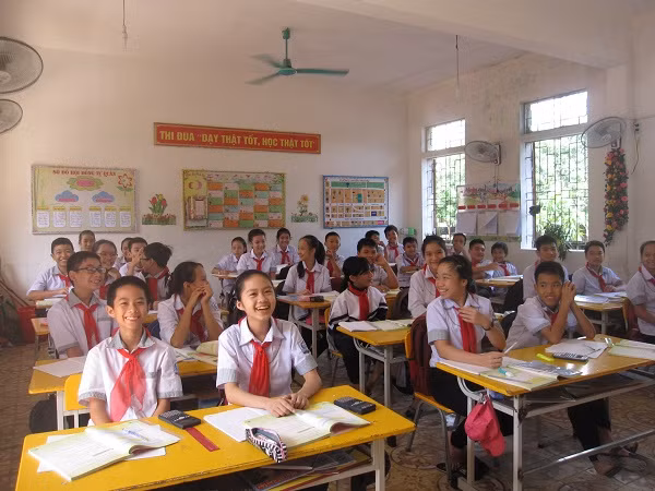 Học sinh lớp 7C trường Trung học Cơ sở Nam Hà, thị xã Hồng Lĩnh, Hà Tĩnh khuôn mặt tươi vui rạng rỡ khi được bỏ chương trình VNEN. Học sinh lớp 7C trường Trung học Cơ sở Nam Hà, thị xã Hồng Lĩnh, Hà Tĩnh khuôn mặt tươi vui rạng rỡ khi được bỏ chương trình VNEN.