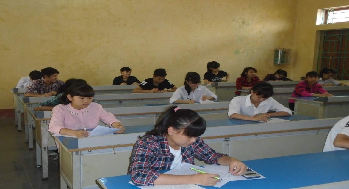 Thí sinh làm bài thi (Ảnh: Văn Lự). Thí sinh làm bài thi (Ảnh: Văn Lự).