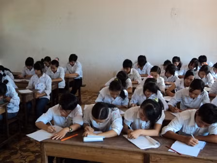 Để hạn chế tình trạng học sinh bỏ học cần sự phối hợp đồng bộ giữa gia đình và nhà trường (Ảnh: tác giả).