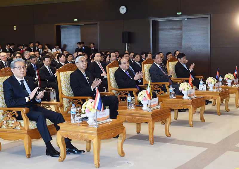 Lãnh đạo các quốc gia dự lễ khai mạc.