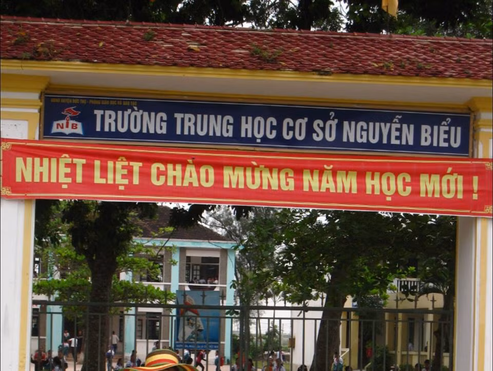 Trường Trung học Cơ sở Nguyễn Biểu, Đức Thọ, Hà Tĩnh. Trường Trung học Cơ sở Nguyễn Biểu, Đức Thọ, Hà Tĩnh.
