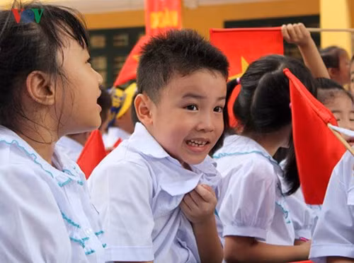 Bộ nên điều chỉnh thời gian khai giảng trước lúc học sinh đi học! (Ảnh nguồn: Vov.vn). Bộ nên điều chỉnh thời gian khai giảng trước lúc học sinh đi học! (Ảnh nguồn: Vov.vn).