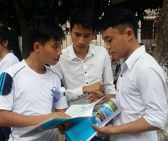 Các thí sinh dự Kỳ thi Trung học Phổ thông Quốc gia 2016 tại cụm thi Vinh (Ảnh minh họa của nld.com.vn). Các thí sinh dự Kỳ thi Trung học Phổ thông Quốc gia 2016 tại cụm thi Vinh (Ảnh minh họa của nld.com.vn).