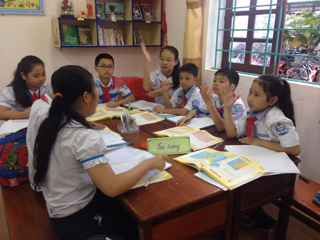 Học sinh học theo VNEN (Ảnh: thanhnien.vn).