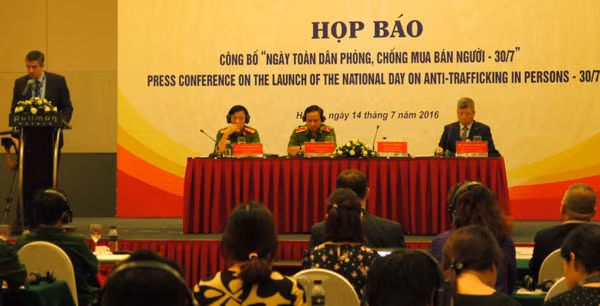 Buổi họp báo công bố "Ngày toàn dân phòng, chống mua bán người - 30/7" (Ảnh: kinhtedothi.vn). Buổi họp báo công bố "Ngày toàn dân phòng, chống mua bán người - 30/7" (Ảnh: kinhtedothi.vn).