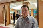 Đại biểu Nguyễn Tiến Sinh băn khoăn về bỏ hợp đồng không thời hạn với giáo viên