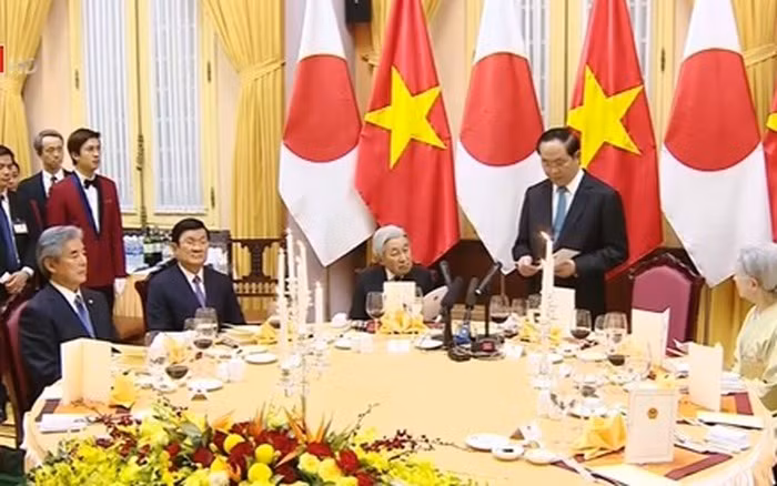 Chủ tịch nước Trần Đại Quang và Phu nhân chiêu đãi Nhà vua và Hoàng hậu Nhật Bản, ảnh: Quang Anh / VTV.