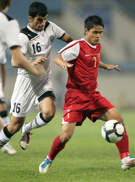 Đình Tùng gần như mất hút trong các trận đấu tại VFF Cup. Ảnh: Quang Minh