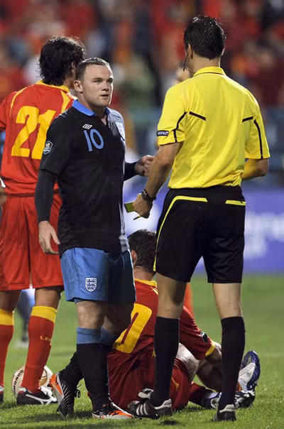 Rooney trả giá đắt cho pha phạm lỗi.